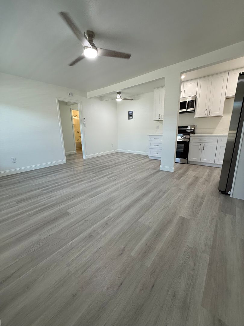 Anaheim Apartment: 9081 - 9195 Cerritos Ave.