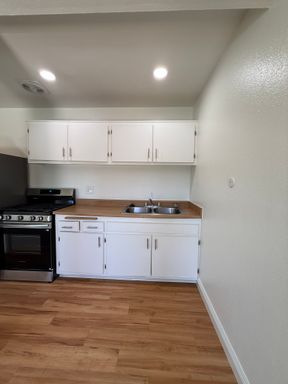 NEW! Anaheim 1BD/1BA Upstairs Apartment Home Available Now! – photo 1