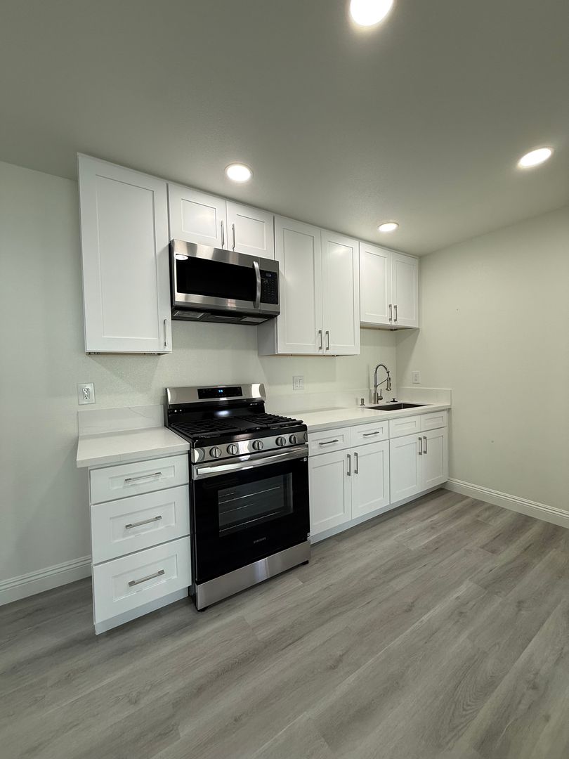 Anaheim Apartment: 9081 - 9195 Cerritos Ave.