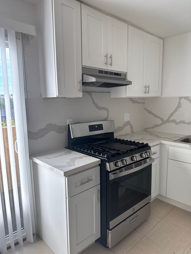 Santa Ana Apartment: 980 W. Bishop Street