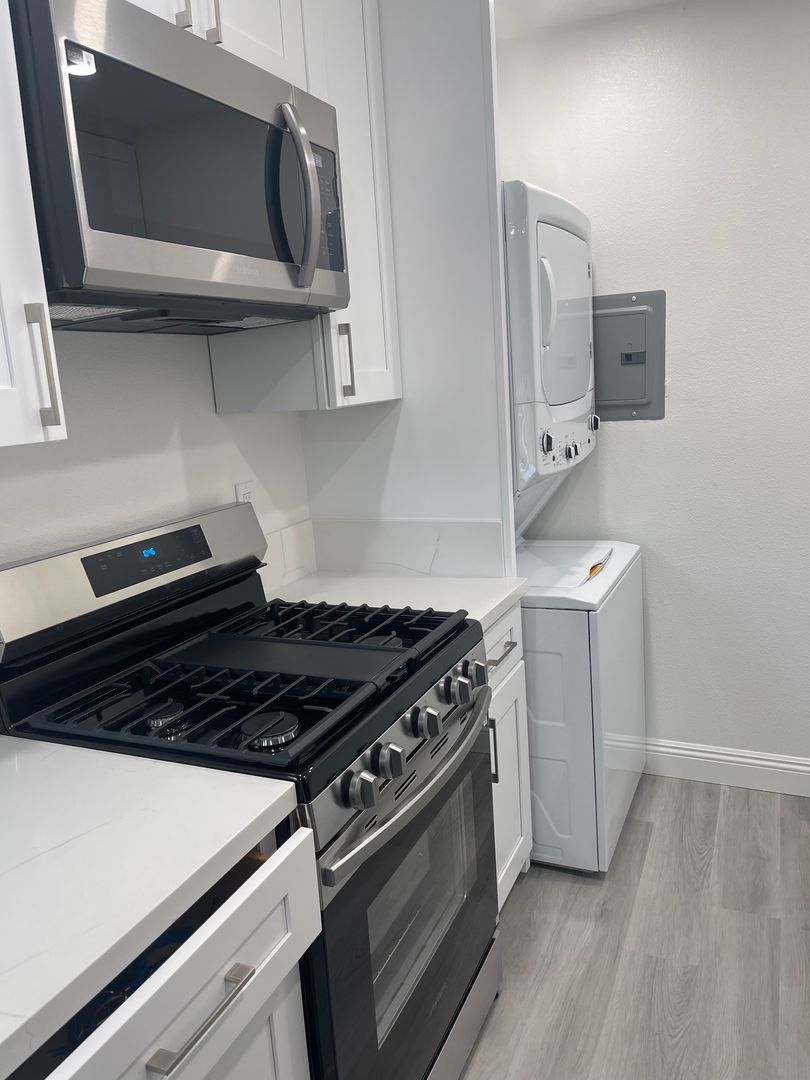 Anaheim Apartment: 10070 Gilbert Street