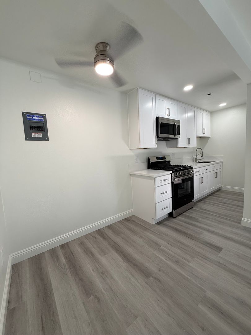 Anaheim Apartment: 9081 - 9195 Cerritos Ave.