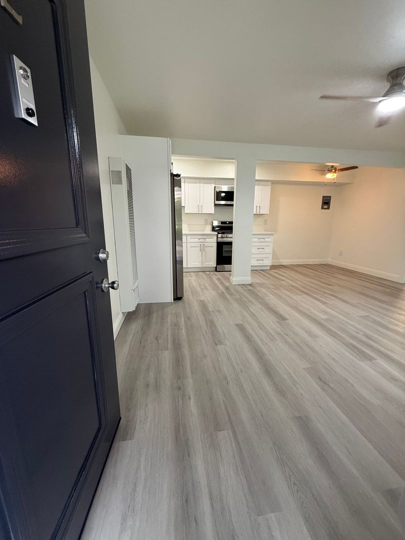 Anaheim Apartment: 9081 - 9195 Cerritos Ave.