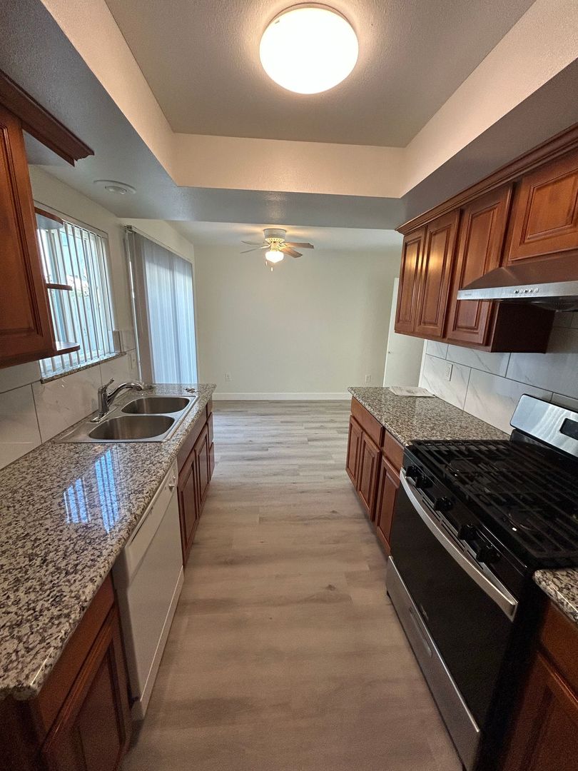 La Habra Apartment: 1501 Estate Drive