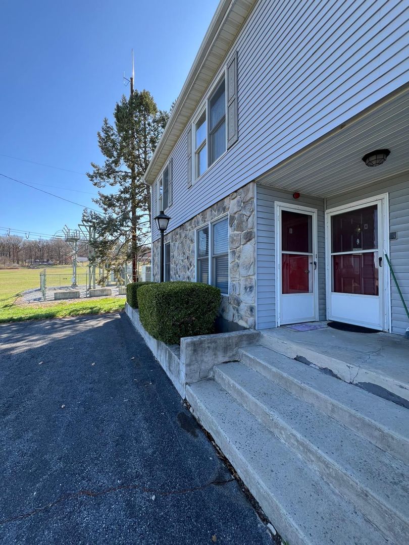 Wernerville Condo: 711 Hill Road
