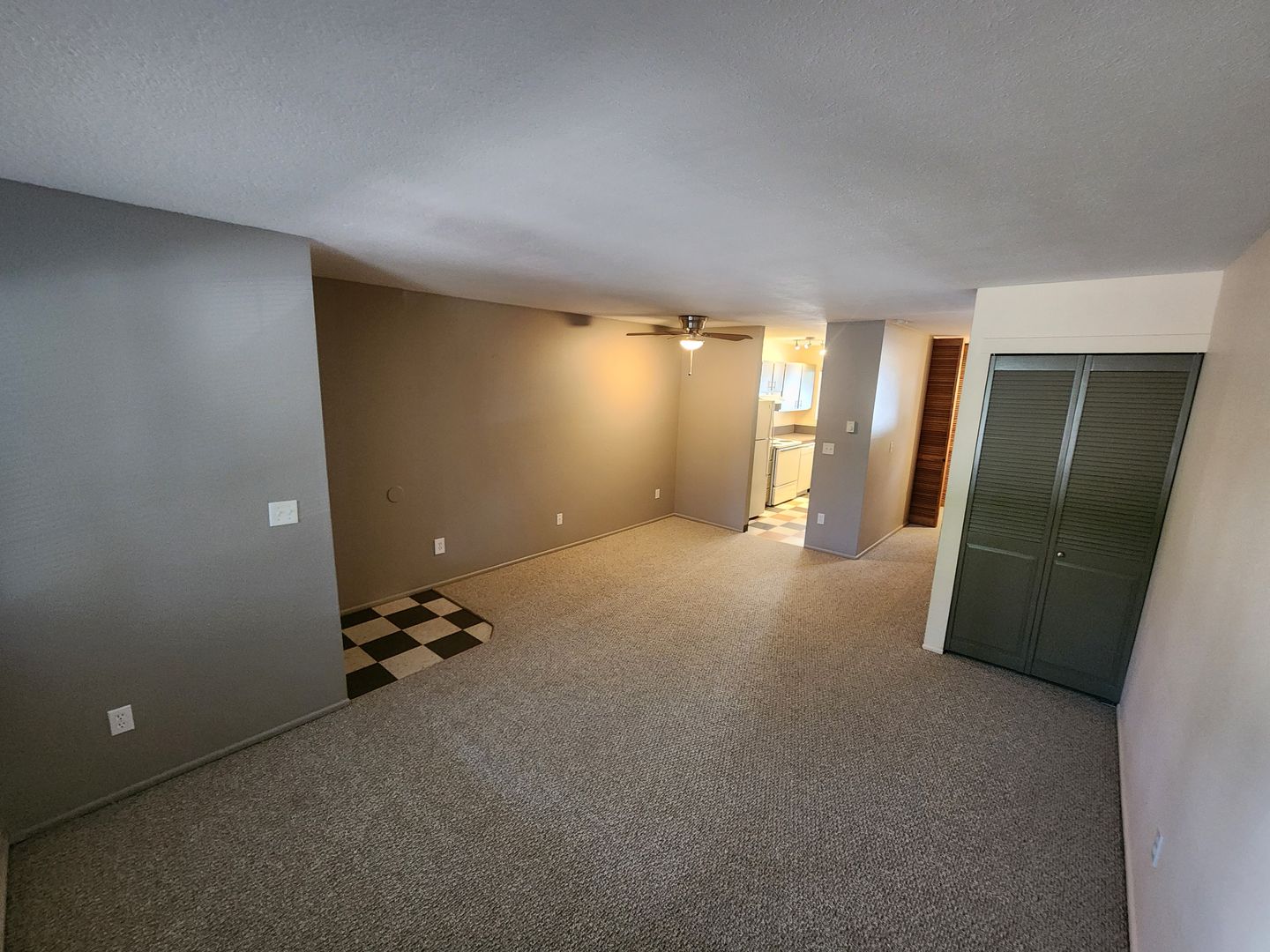 Portland Apartment: 7124 N. Alta Ave