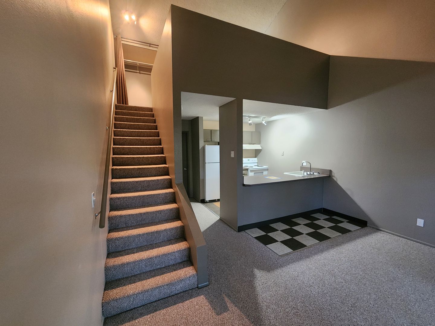 Portland Apartment: 7102 N. Alta Ave