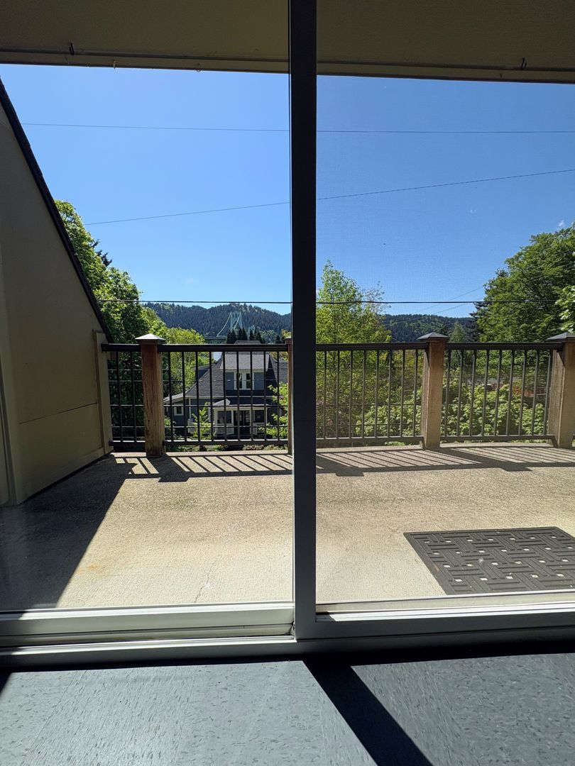 Portland Apartment: 7002 N. Alta Ave