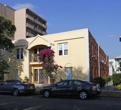 A Studio Apartment in Glendale | On-Site Laundry | Gated Community – LIMITED TIME OFFER: 2 WEEKS FREE RENT MOVE-IN SPECIAL – photo 1