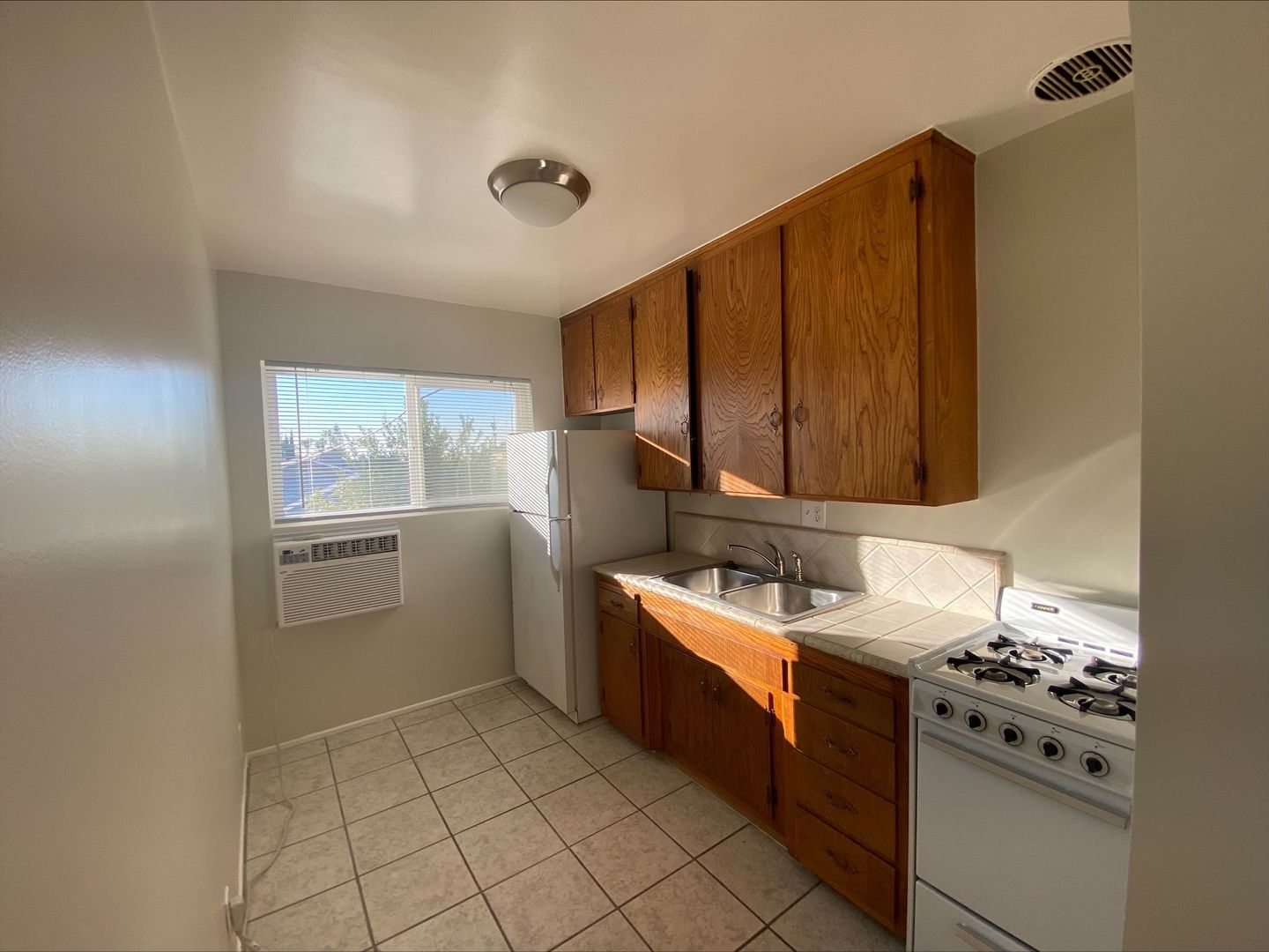 West Covina Apartment: 111 S Mockingbird Ln