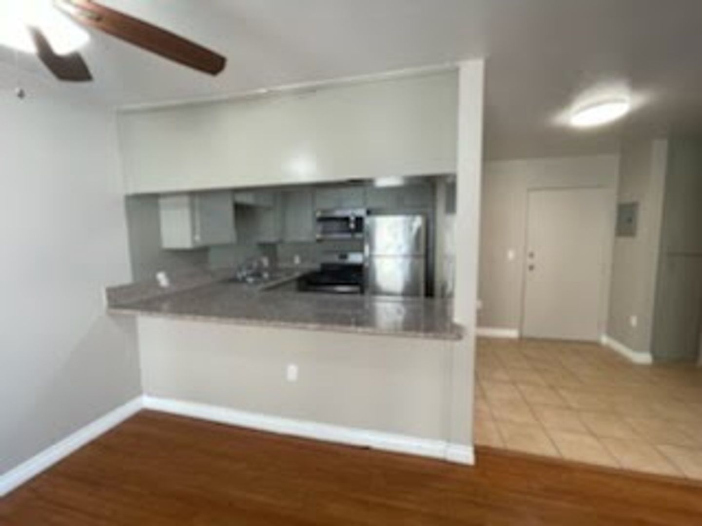 Los Angeles Apartment: 1618 Schrader Boulevard