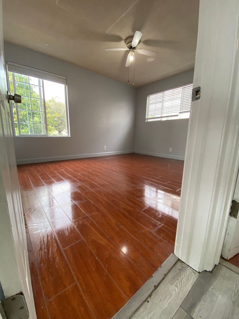 Glendale Apartment: 1052 Justin Ave.