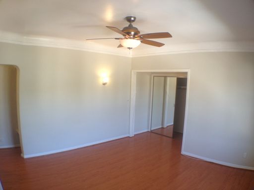 A Studio with a FULL kitchen at 1837 N Alexandria Ave. Los Angeles – photo 1