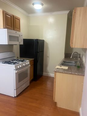 Cozy Glendale 1BR | On-Site Laundry | Gated Community - LIMITED TIME OFFER: 2 WEEKS FREE RENT MOVE-IN SPECIAL – photo 1