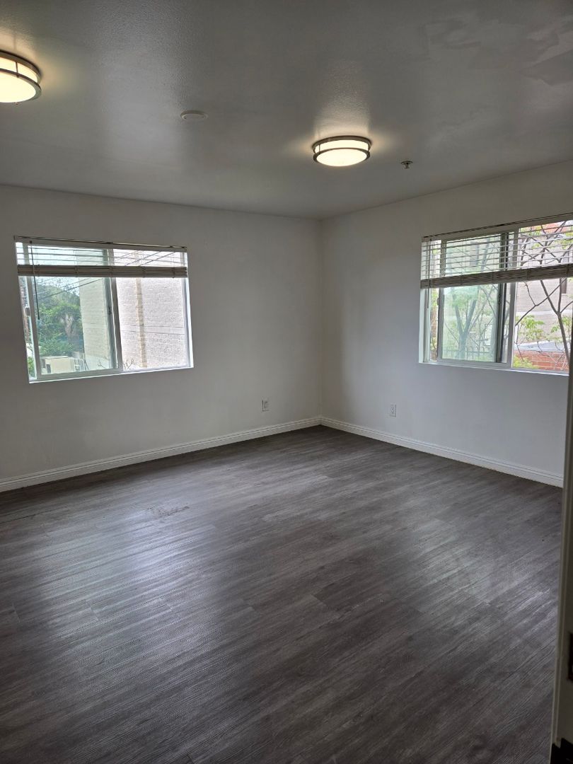 Los Angeles Apartment: 1281 - 1285 W. 35th St.