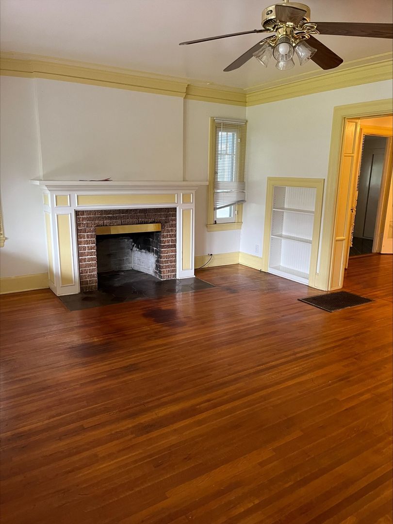 Pasadena Apartment: 1498 Atchison St.
