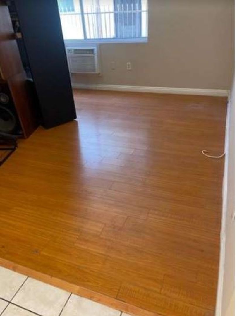 Los Angeles Apartment: 1618 Schrader Boulevard