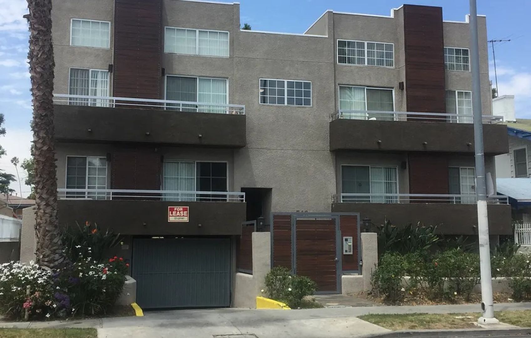 Los Angeles Apartment: 549 S. Wilton Place