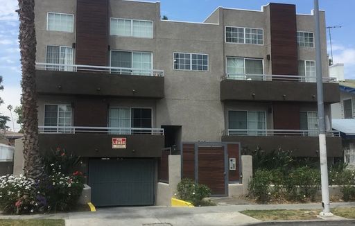 2 WEEKS FREE RENT FOR APPROVED AUGUST MOVE-INS! Spacious 1 Bed with parking space. – photo 1