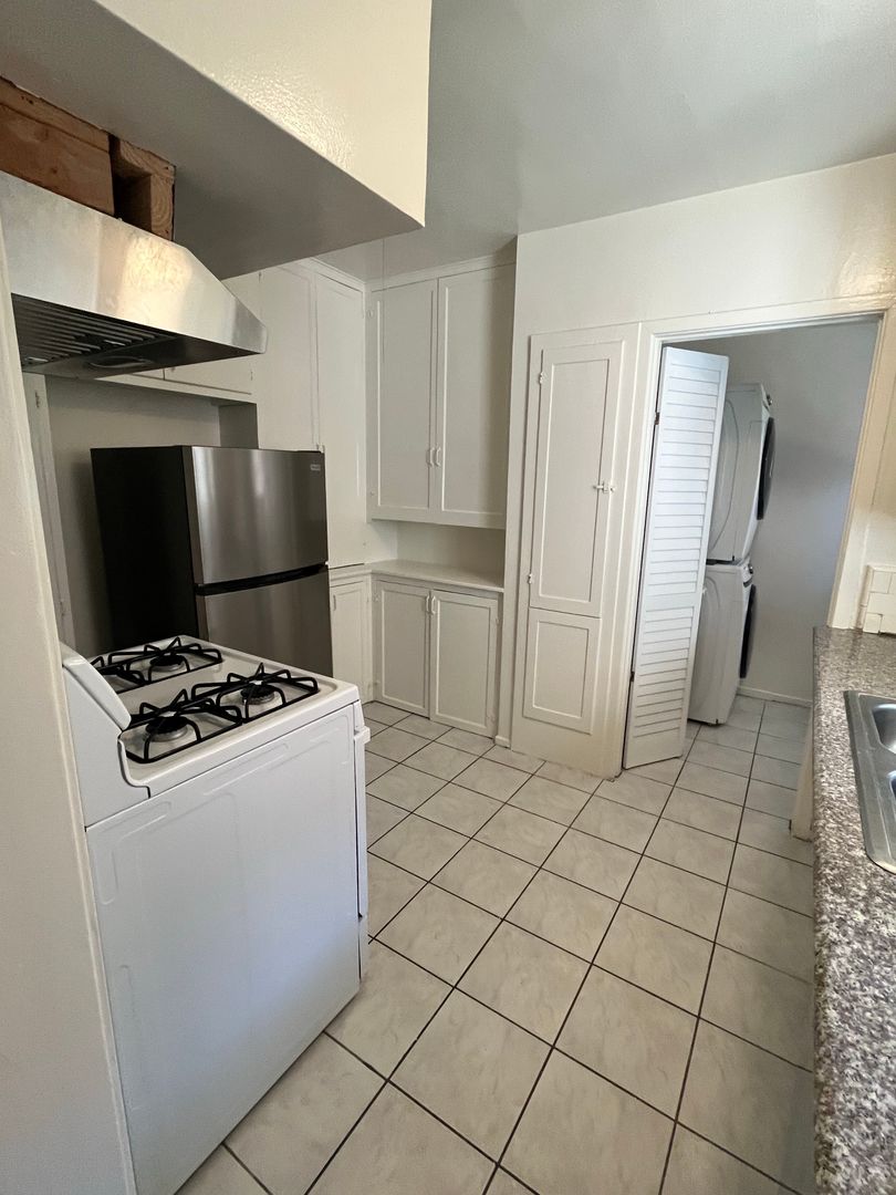 South Pasadena Apartment: 1171 Huntington Drive