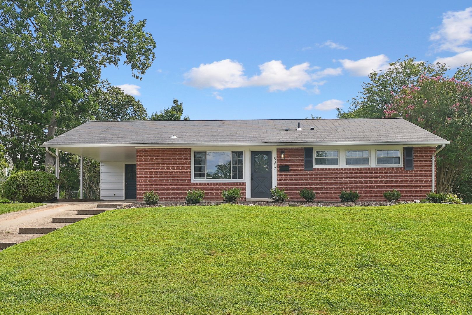 Springfield House: 5317 Oldcastle Lane