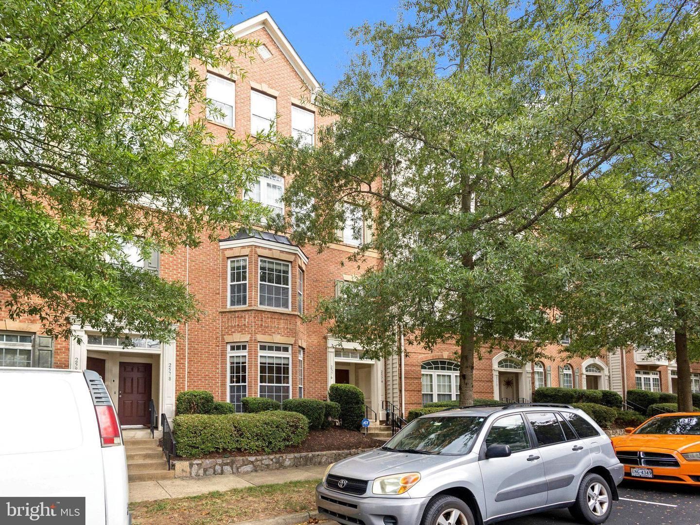Woodbridge Condo: 2576 Eastbourne Drive