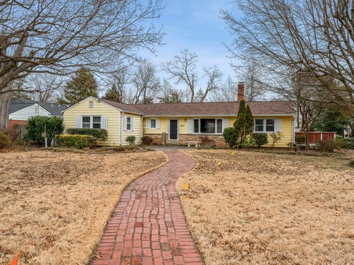 Easy one level living on a 1/3 acre corner lot! – photo 1