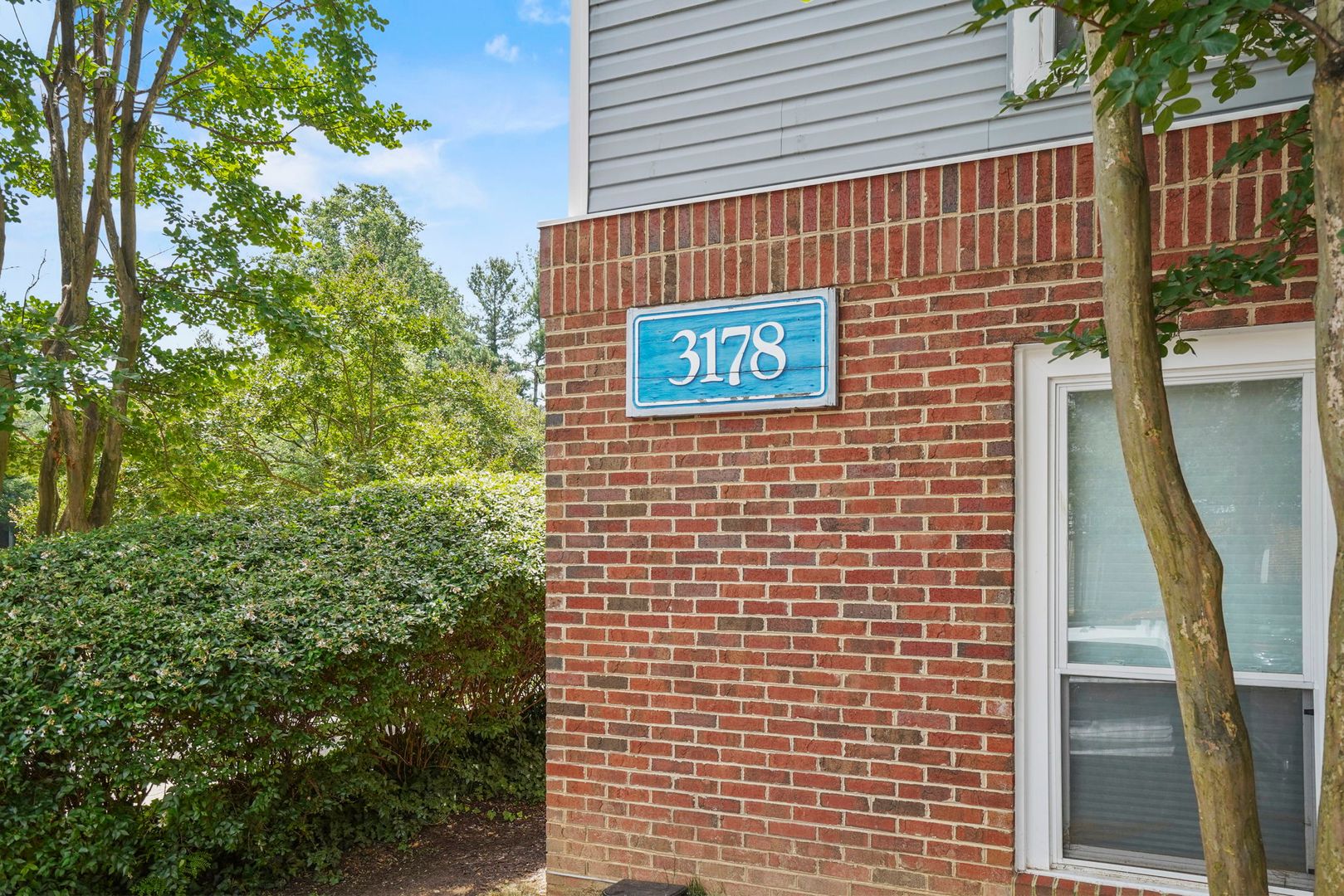 Oakton Condo: 3178 Summit Square Drive