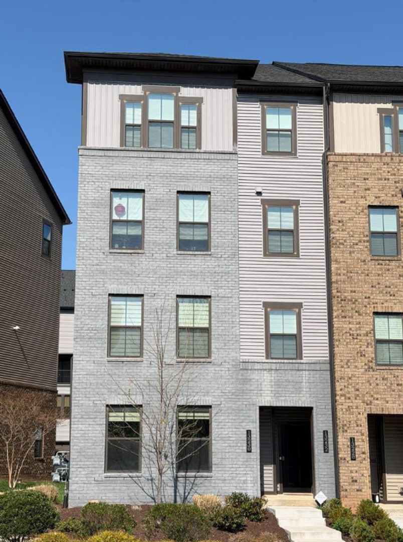 Herndon Condo: 13230 Woodland Park Road