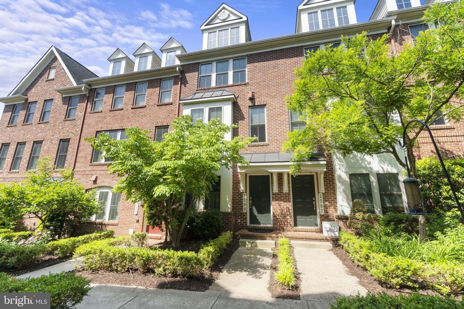 Arlington House: 2509 S. Kenmore Court