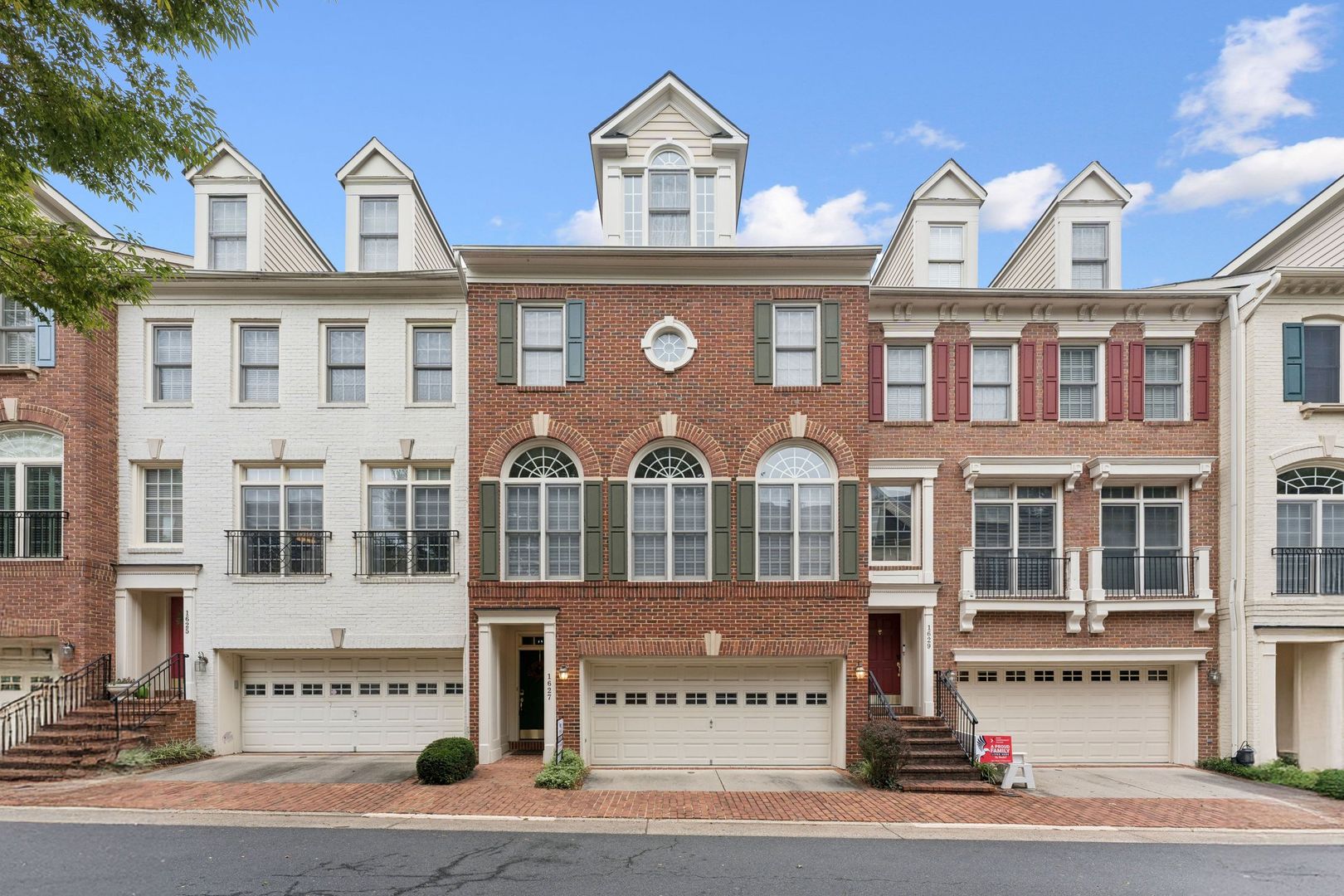 McLean Townhome: 1627 Colonial Hills Drive