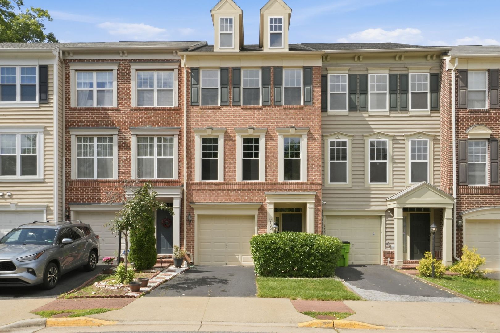 Lorton Townhome: 8133 Dove Cottage Court