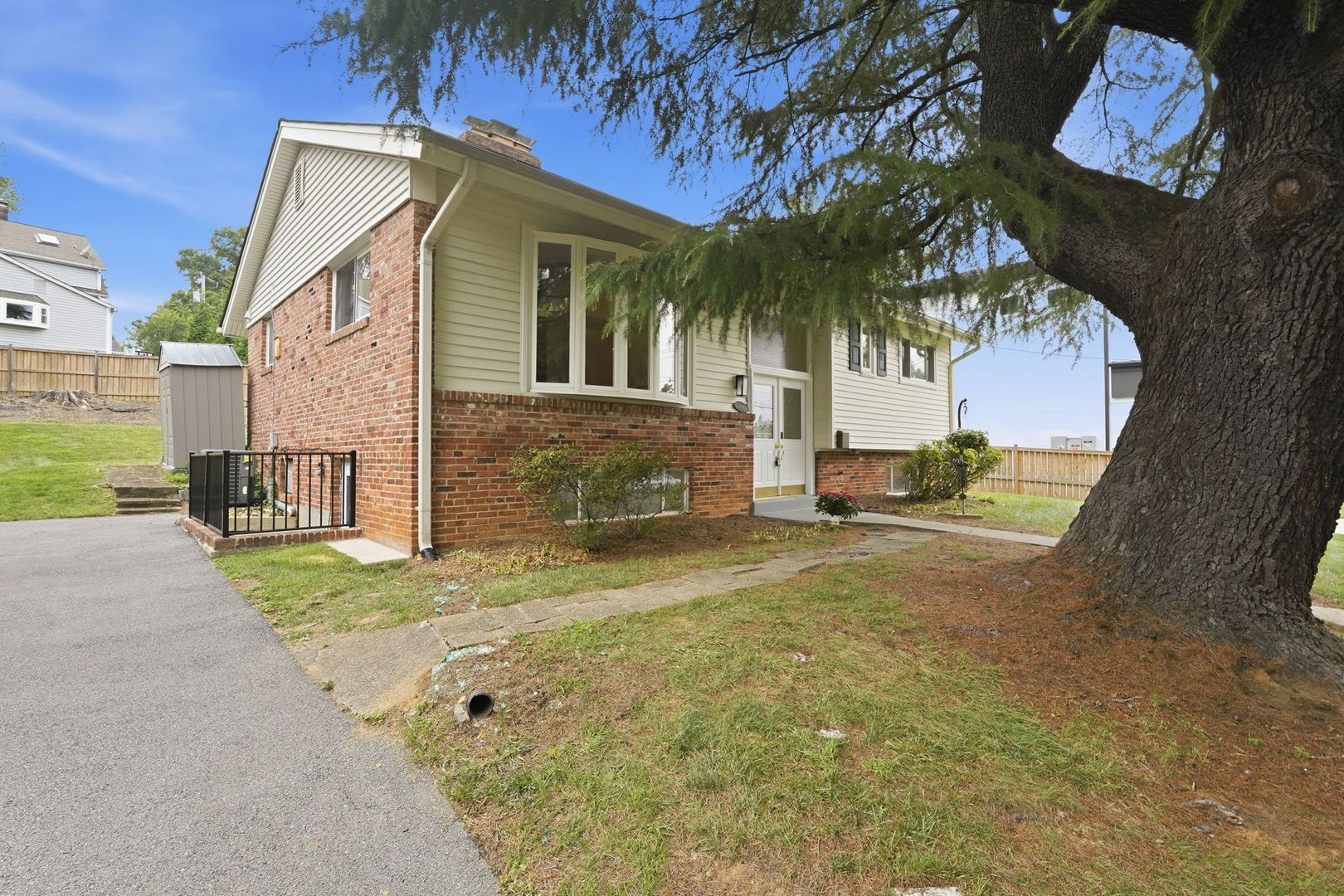Mclean House: 6806 Lemon Road