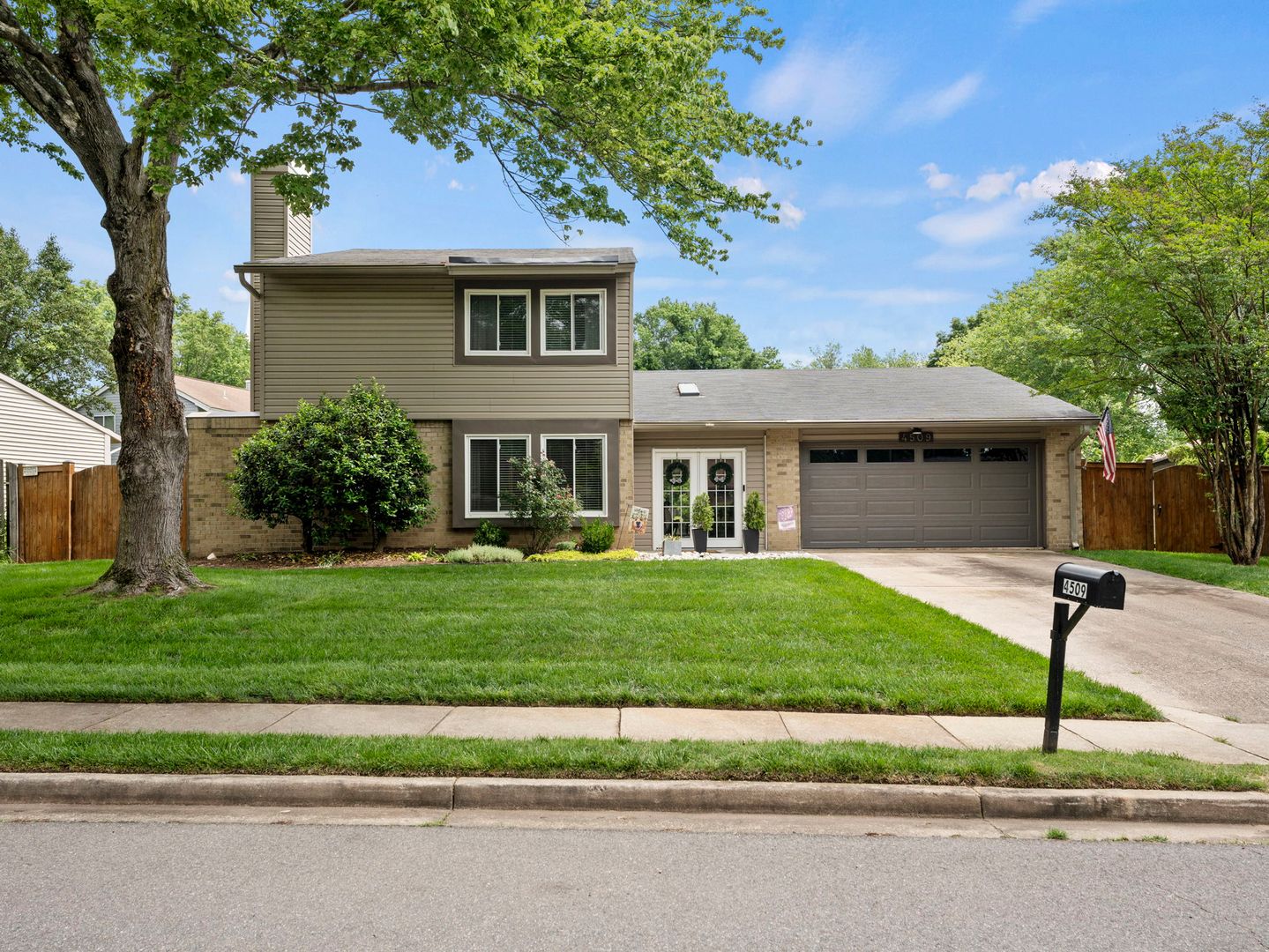 Alexandria House: 4509 Flintstone Drive