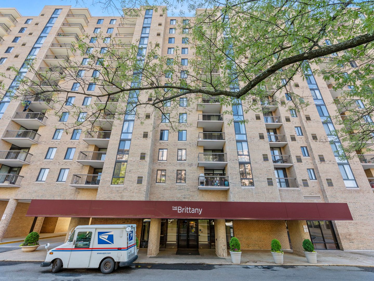 Arlington Condo: 4500 S Four Mile Run Drive