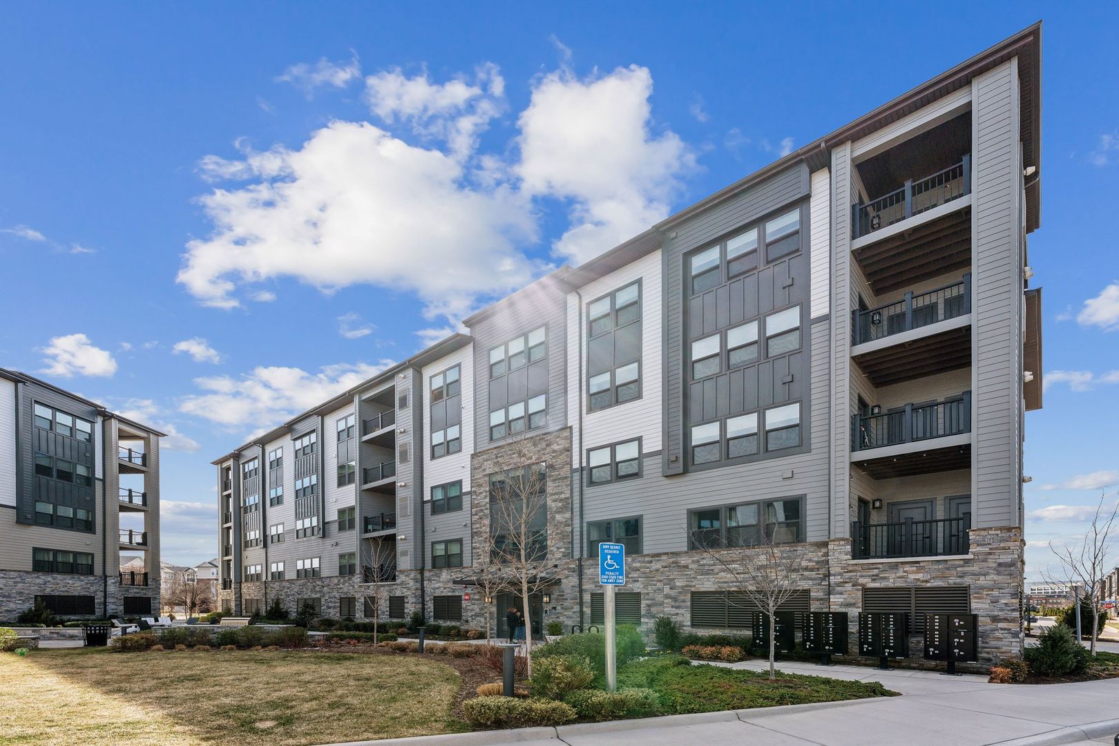 Herndon Condo: 12875 Mosaic Park Way