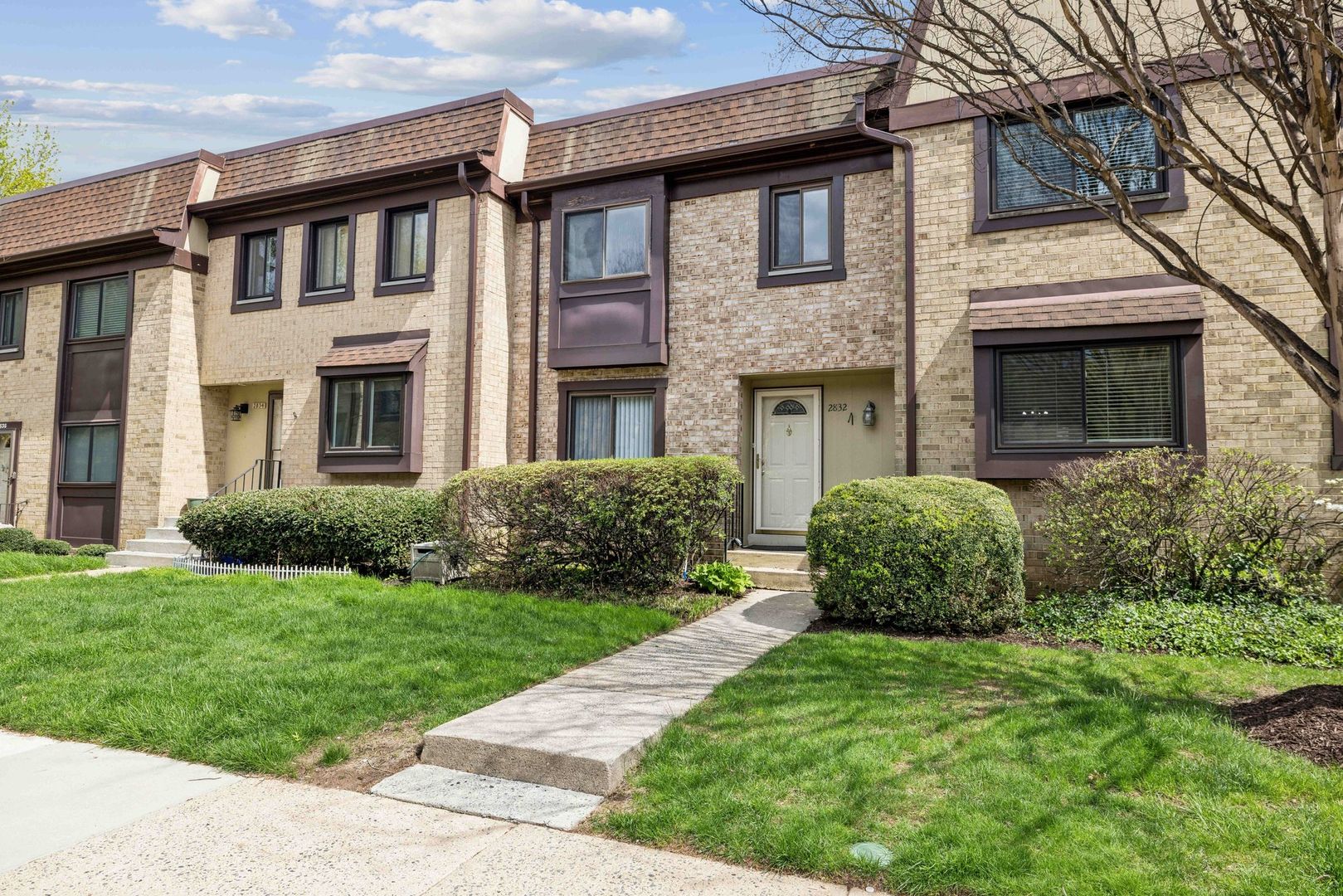 Oakton Townhome: 2832 Jermantown Road