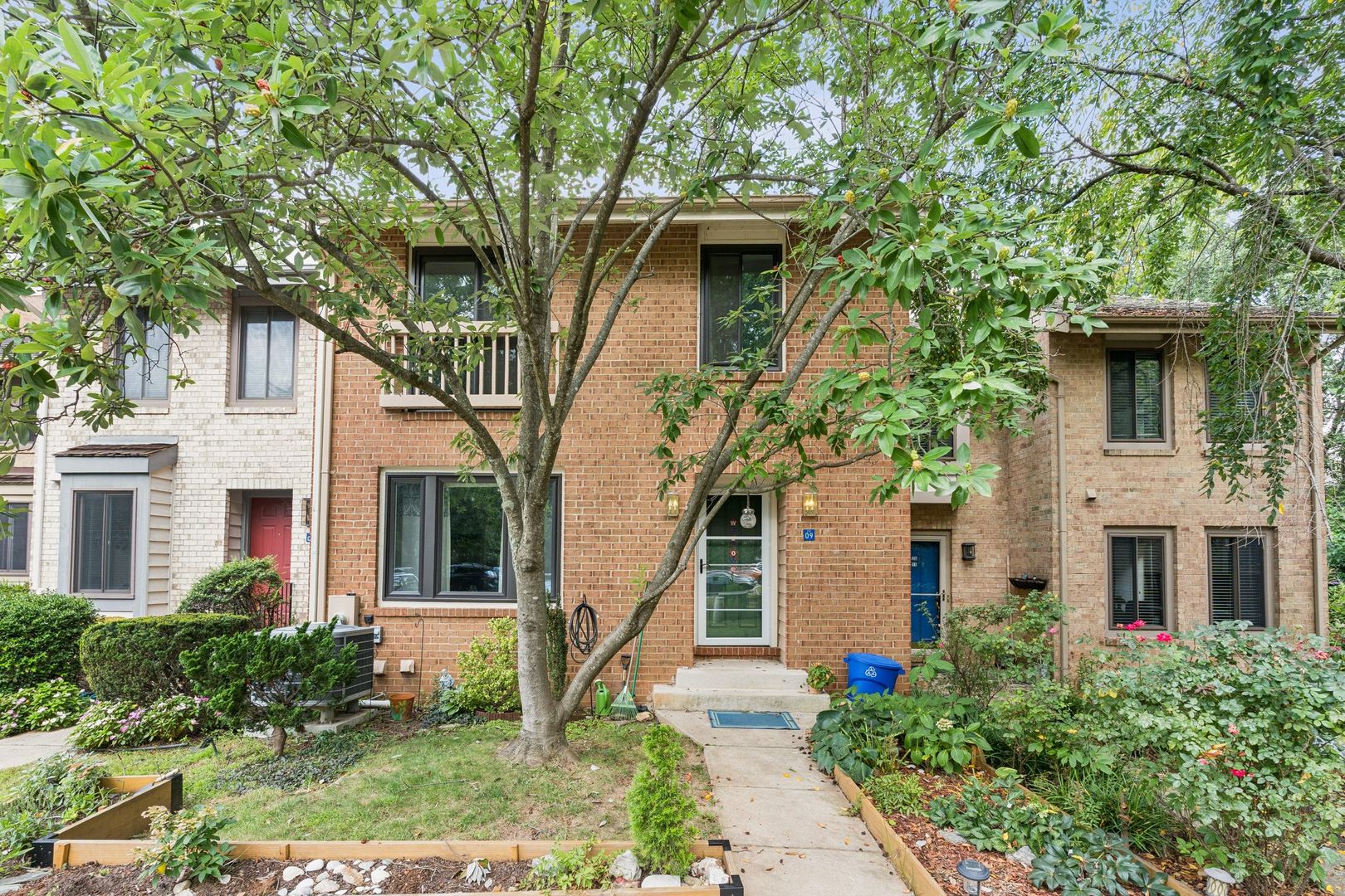 This is Reston living at its finest!