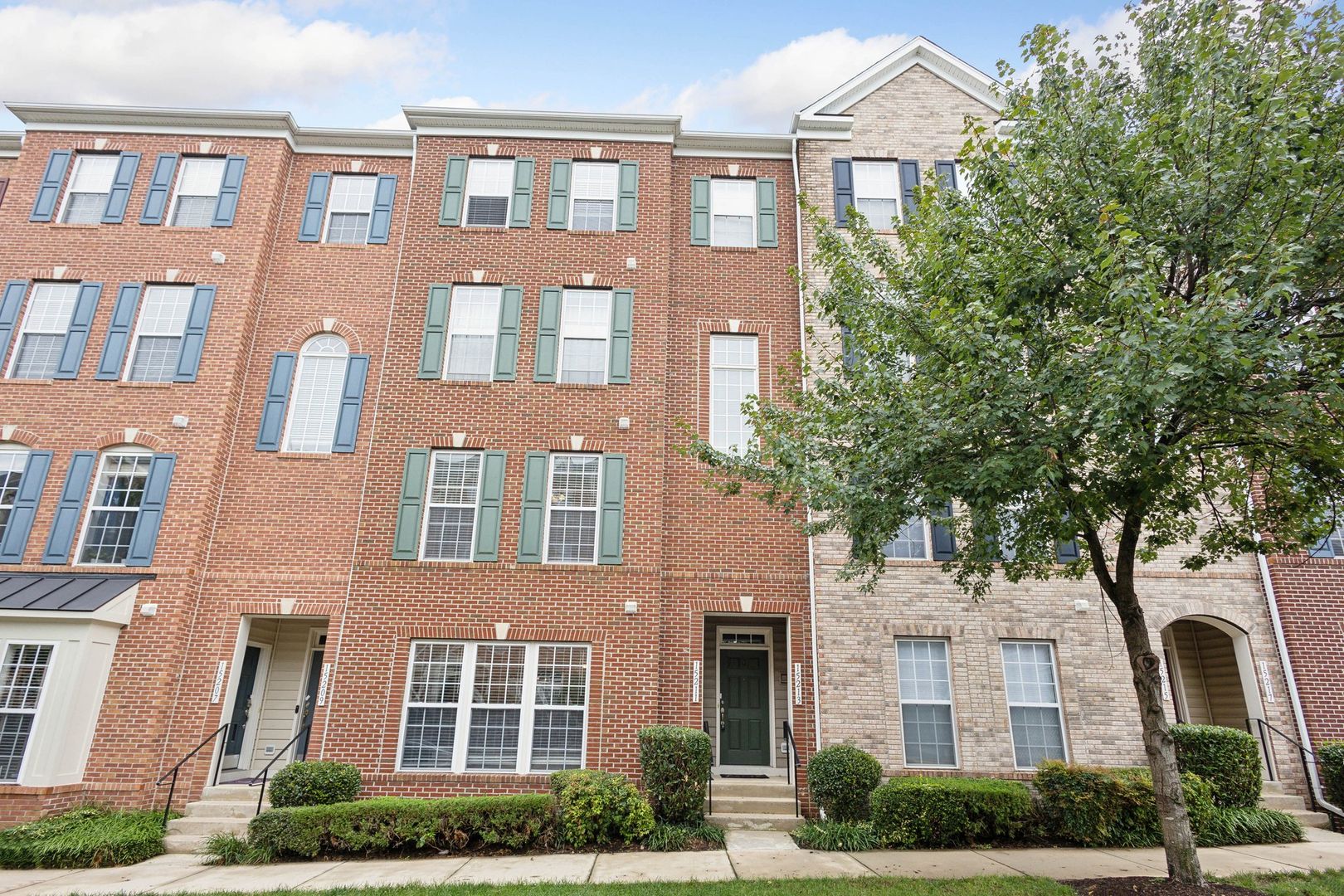 Woodbridge Townhome: 15211 Lancashire Drive