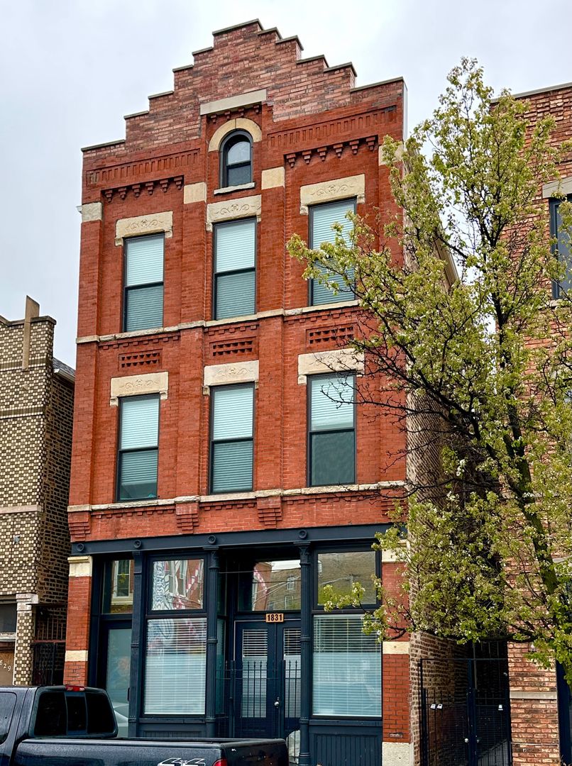 Chicago Apartment: 1831 S. Throop