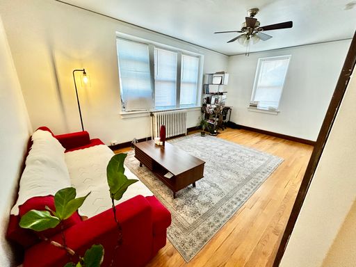Large First-Floor 1 Bedroom in Kerrytown! – photo 1