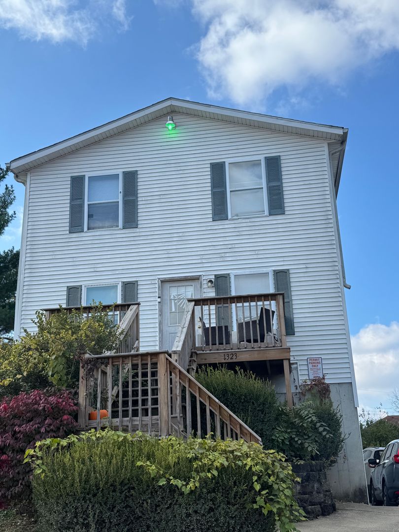 Bloomington Apartment: 1323 N Washington St