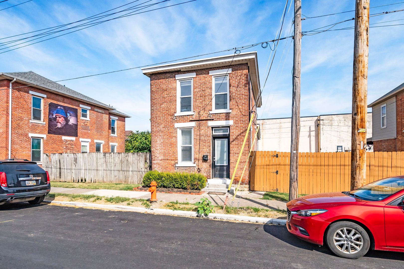 EAST FRANKLINTON ARTIST DISTRICT!  SUNNY NEWLY RENOVATED HOME on DOUBLE LOT