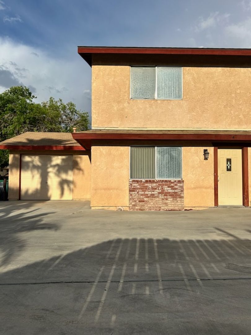 Ridgecrest Apartment: 1017 Perdew Ave.