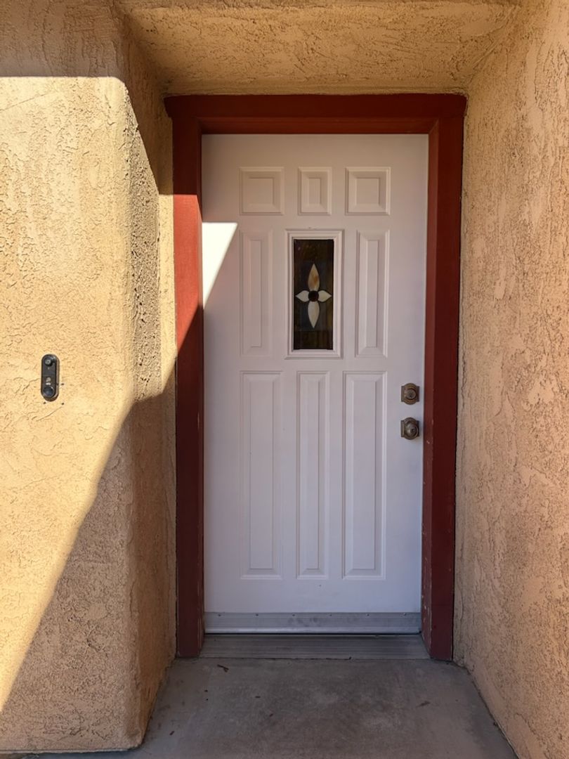 Ridgecrest Apartment: 1017 Perdew Ave.