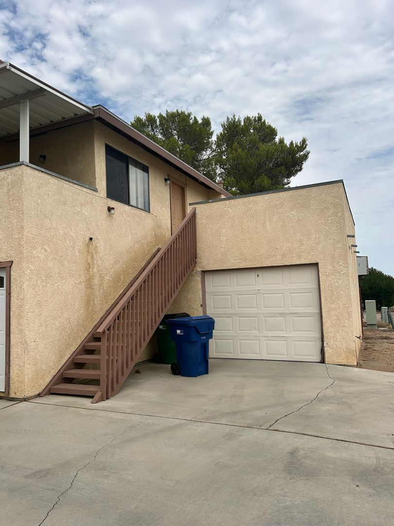 Ridgecrest Apartment: 912 W. Graaf Ave.
