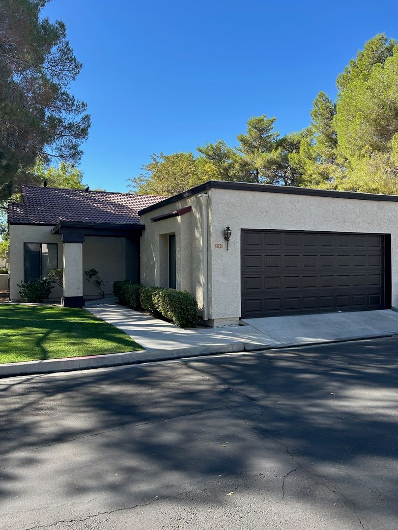 Ridgecrest House: 329 Del Mar Lane