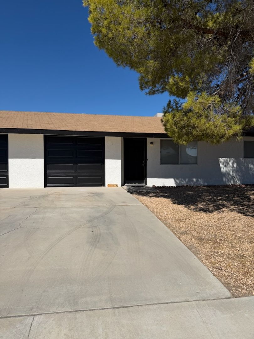 Ridgecrest Apartment: 127 S. Gateway Blvd.