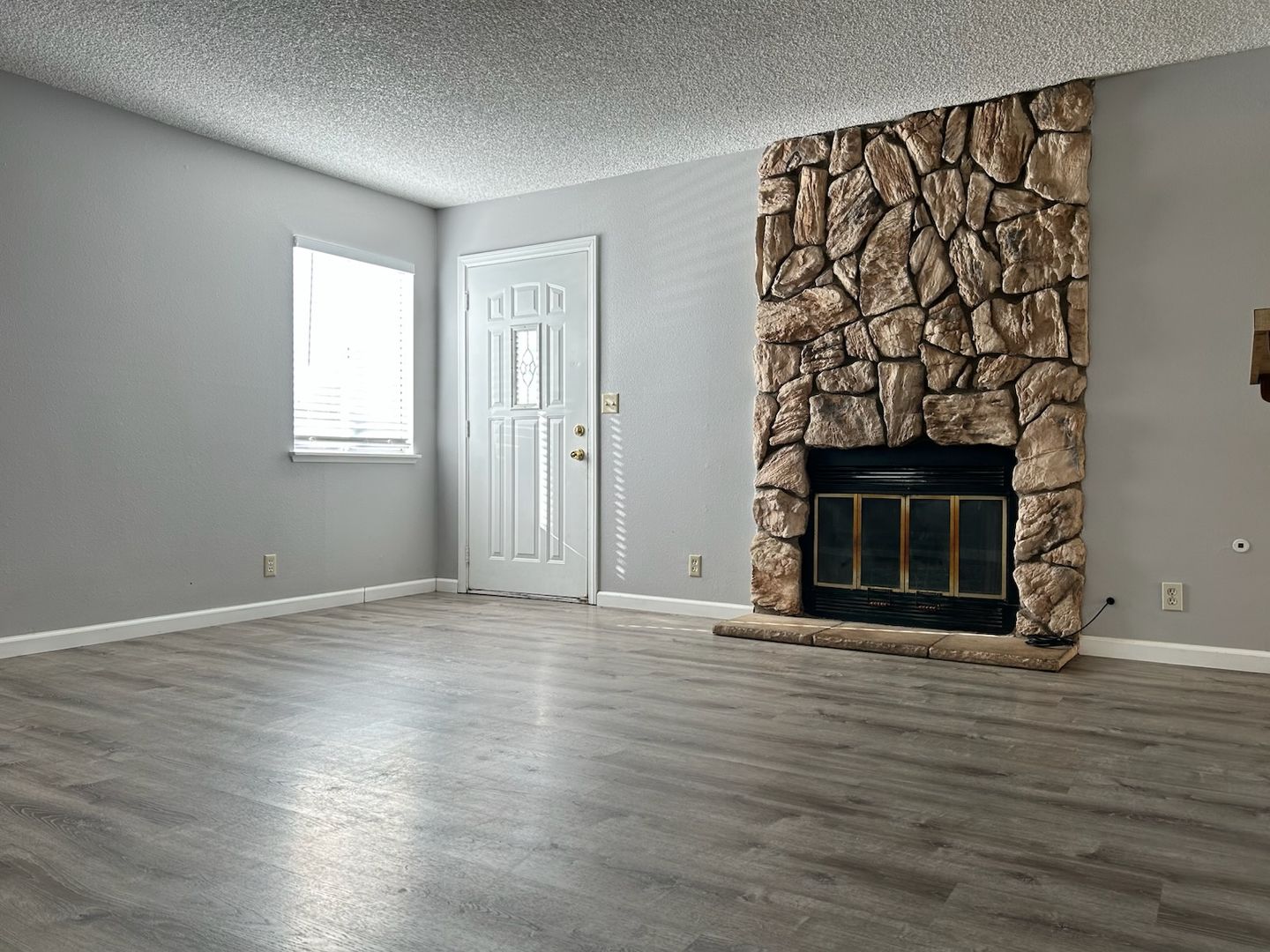 Ridgecrest Apartment: 933 W. Atkins Ave.