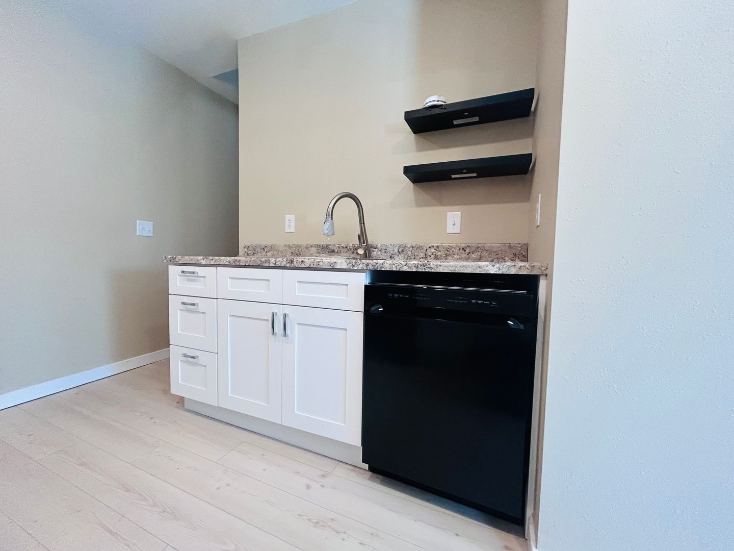 Dubuque Apartment: 520 Nevada